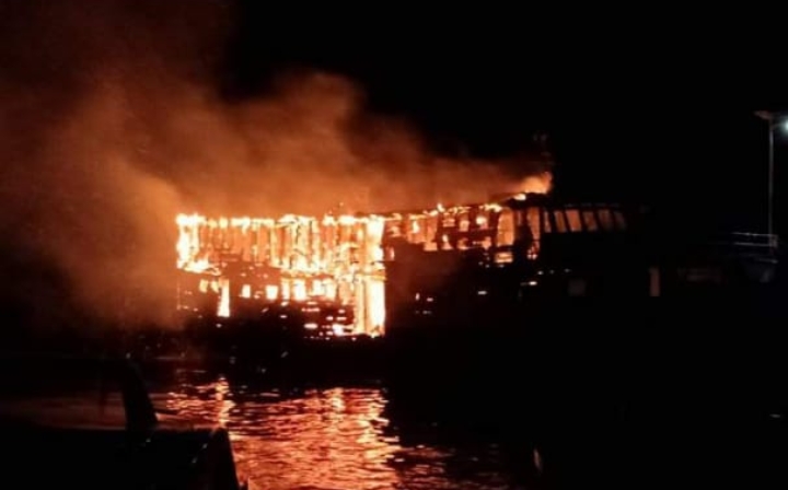Kapal Motor Harapan Mujur Terbakar di Pelabuhan Tobelo Halmahera Utara