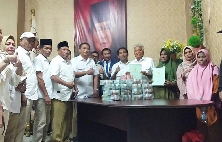 DPD Gerindra Maluku Utara bayar lahan Kantor Baru Gerindra, Kamis (7/7/2022).