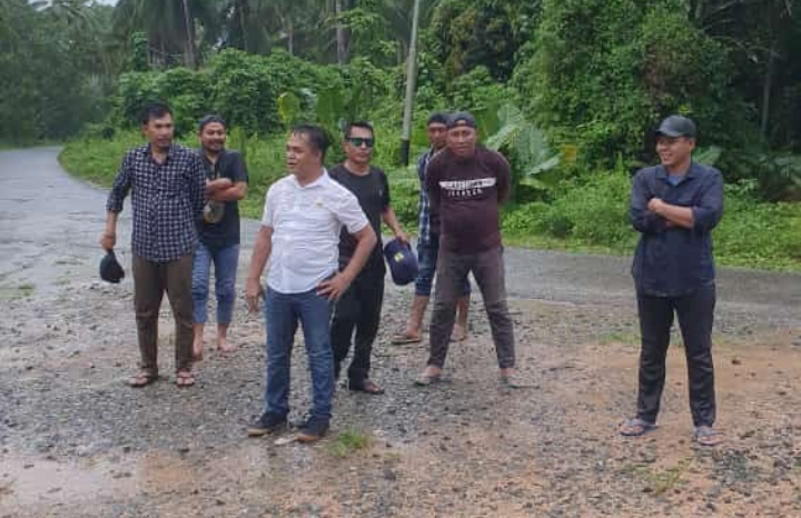 Kadis PUPR Suprayidno Nekat Kehujanan untuk Pantau Pekerjaan Jalan di Taliabu