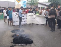 Front Pemuda Bersatu (FPB) Morotai saat aksi, Senin 18 Juli 2022.