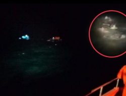 Basarnas saat evakuasi sebagian penumpang KM. Cahaya Arafah yang tenggelam di perairan Tokaka, Halmahera Selatan, Senin 18 Juli 2022.