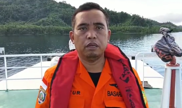 Pencarian korban KM. Cahaya Arafah di perairan laut Halmahera