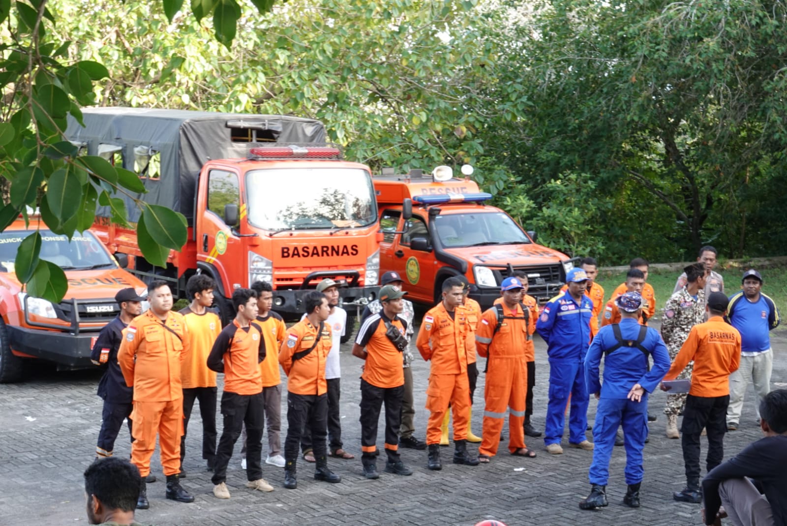 Tim SAR Gabungan saat melanjutkan pencarian terhadap Remaja diterkam buaya di danau Tolire Ternate.(beritadetik.id).