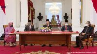 Presiden Jokowi saat menganugerahkan gelar Pahlawan Nasional kepada lima tokoh di Indonesia pada Senin, (7/11/2022).