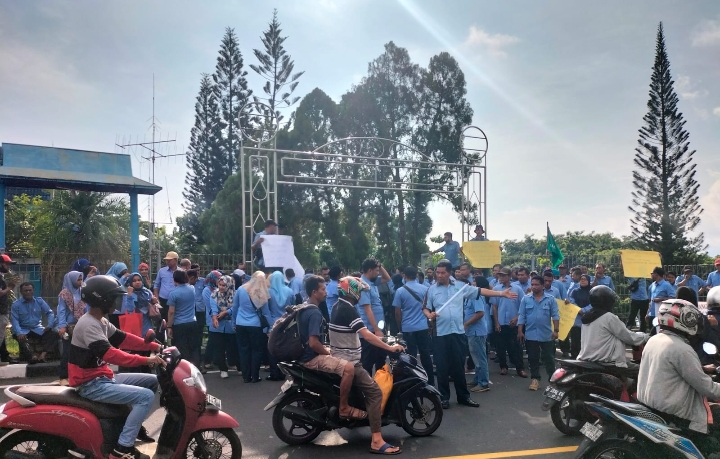 Aksi Karyawan PDAM Kota Ternate, Senin 14 November 2022.(istimewa).