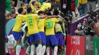 Momen tendangan voli akrobatik Richarlison di laga Brasil vs Serbia, Piala Dunia 2022 (c) AP Photo/Thanassis Stavrakis