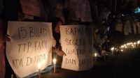 Aksi tenaga kesehatan (Nakes) bakar lilin di depan kediaman Gubernur Maluku Utara, KH. Abdul Gani Kasuba, Jumat 23 Desember 2022.(Istimewa).