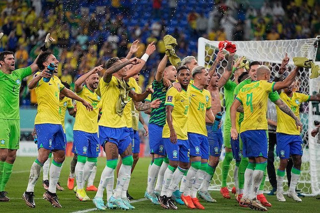 Momen selebrasi skuad Brasil usai mengalahkan Swiss di Piala Dunia 2022 (c) AP Photo/Ariel Schali