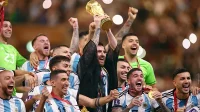 Selebrasi Timnas Argentina Angkat Trofi Piala Dunia 2022