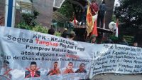 Aktifis Maluku Utara saat aksi di depan gedung Kejaksaan Agung (Kejagung) RI, Rabu 1 Februari 2023.(Istimewa).