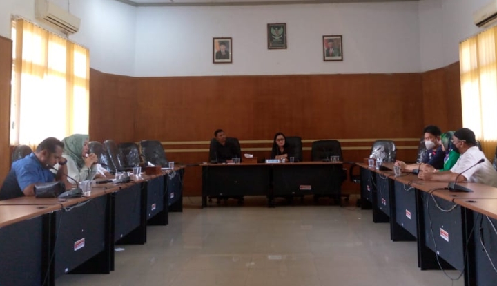 Suasana Rapat Dengar Pendapat (RDP) Komisi III DPRD dan pihak RSUD Jailolo, Kabupaten Halmahera Barat, Jumat 17 Februari 2023.(Foto : Nia/beritadetik.id).
