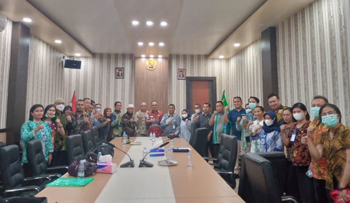 Rapat teknis terkait program Halbar Sehat yang berlangsung di ruang Bupati Halmahera Barat, Kamis 9 Maret 2023.(Foto : Nia/beritadetik.id).