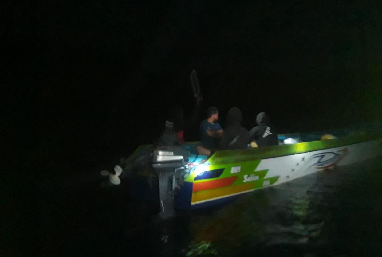 Longboat yang ditumpangi empat warga asal desa Wayaloar, Halmahera Selatan saat ditemukan, Kamis (6/4/2023).