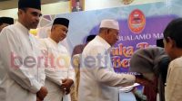 Kadis PUPR Saifuddin Djuba saat mendampingi Gubernur Malut KH. Abdul Gani Kasuba menyantuni anak yatim piatu, Kamis 13 April 2023.(Foto : Beritadetik.id).
