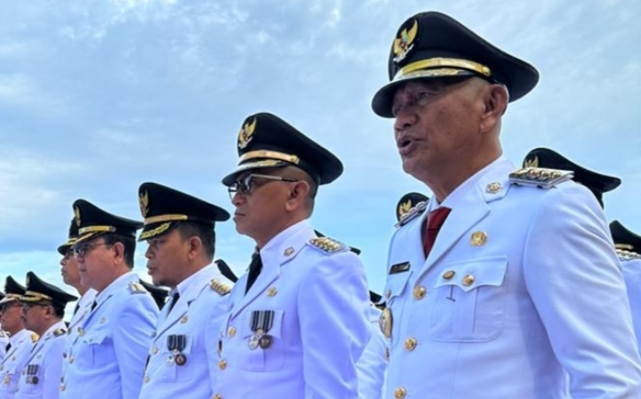 Pejabat Bupati Pulau Morotai M. Umar Ali saat menghadiri Upacara memperingati Hari Otonomi Daerah di Kota Makassar.(Istimewa).