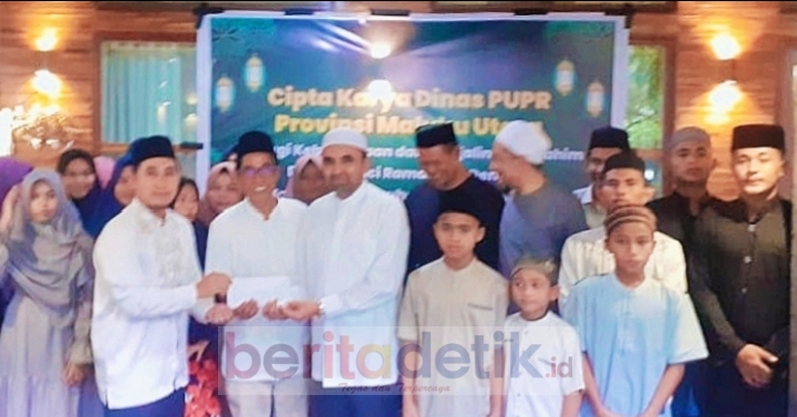 Dinas PUPR Maluku Utara saat menyantuni anak yatim piatu di Kota Ternate, Jumat 7 April 2023.(Doc : Forum Media Sofifi/beritadetik.id).
