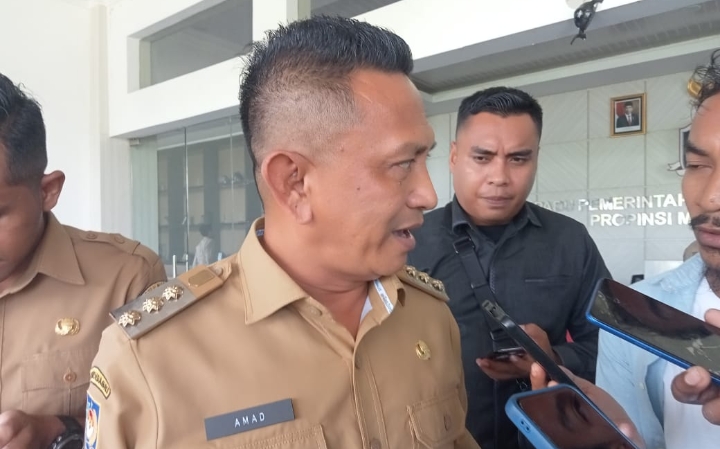 Pj Bupati Pulau Morotai M. Umar Ali saat diwawancarai awak media, Senin 8 Mei 2023.(Foto : Ul/beritadetik.id).