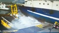 KMP Mutiara Pertiwi I rute Bastiong - Sofifi, menabrak dermaga 1 pelabuhan Feri Bastiong Ternate, Maluku Utara, Rabu 10 Mei 2023.(istimewa).