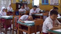 Suasana Siswa SD di Kota Ternate saat mengikuti ujian sekolah tahun ajaran 2023.(istimewa).