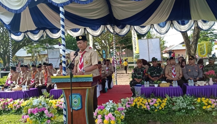 Staf Ahli Gubernur Malut, Abuhari Hamzah saat buka Kuarda Pramuka di Malifut, Sabtu 12 Mei 2023.(Foto : Fic/beritadetik.id).