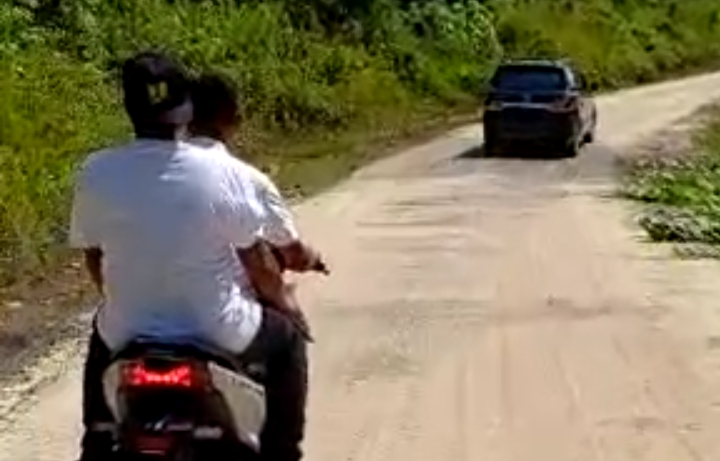 Ruas jalan Tikong - Gela, Kecamatan Taliabu Utara, yang kini tuntas dikerjakan Pemda Taliabu.(Foto : Beritadetik.id).