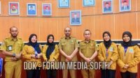 Pelepasan empat Mahasiswa PKL oleh Kadis PUPR Maluku Utara, Saifuddin Djuba didampingi Sekretaris Iswan Idrus, Senin 15 Mei 2023.(Foto : Forum Media Sofifi).