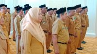 Puluhan pejabat Pemkab Pulau Taliabu saat dilantik Bupati Aliong Mus, Senin 3 Juli 2023.(Istimewa).