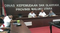 Kadispora Malut Saifuddin Djuba saat pimpin rapat perdana di ruang rapat kantor Dispora Malut di Sofifi, Rabu (02/08/2023).