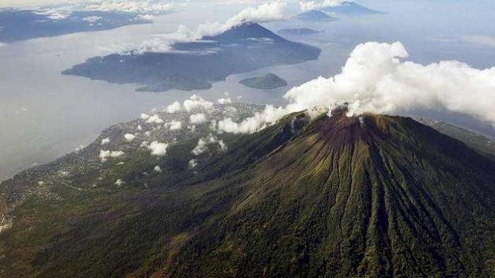 Puncak Gunung Api Gamalama Ternate, Maluku Utara.(Istimewa).