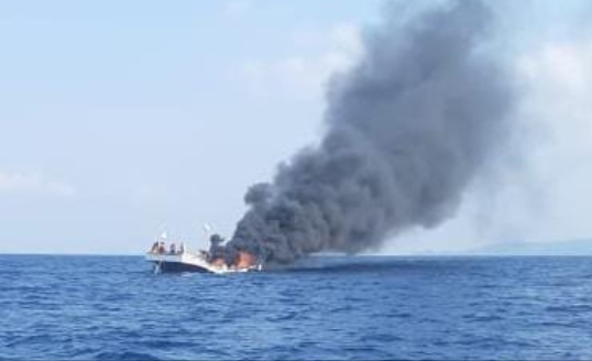 KM. Inka Mina Maritim 036 yang alami insiden kebakaran kapal di perairan antara Pulau Doko dan Kasiruta, Halmahera Selatan