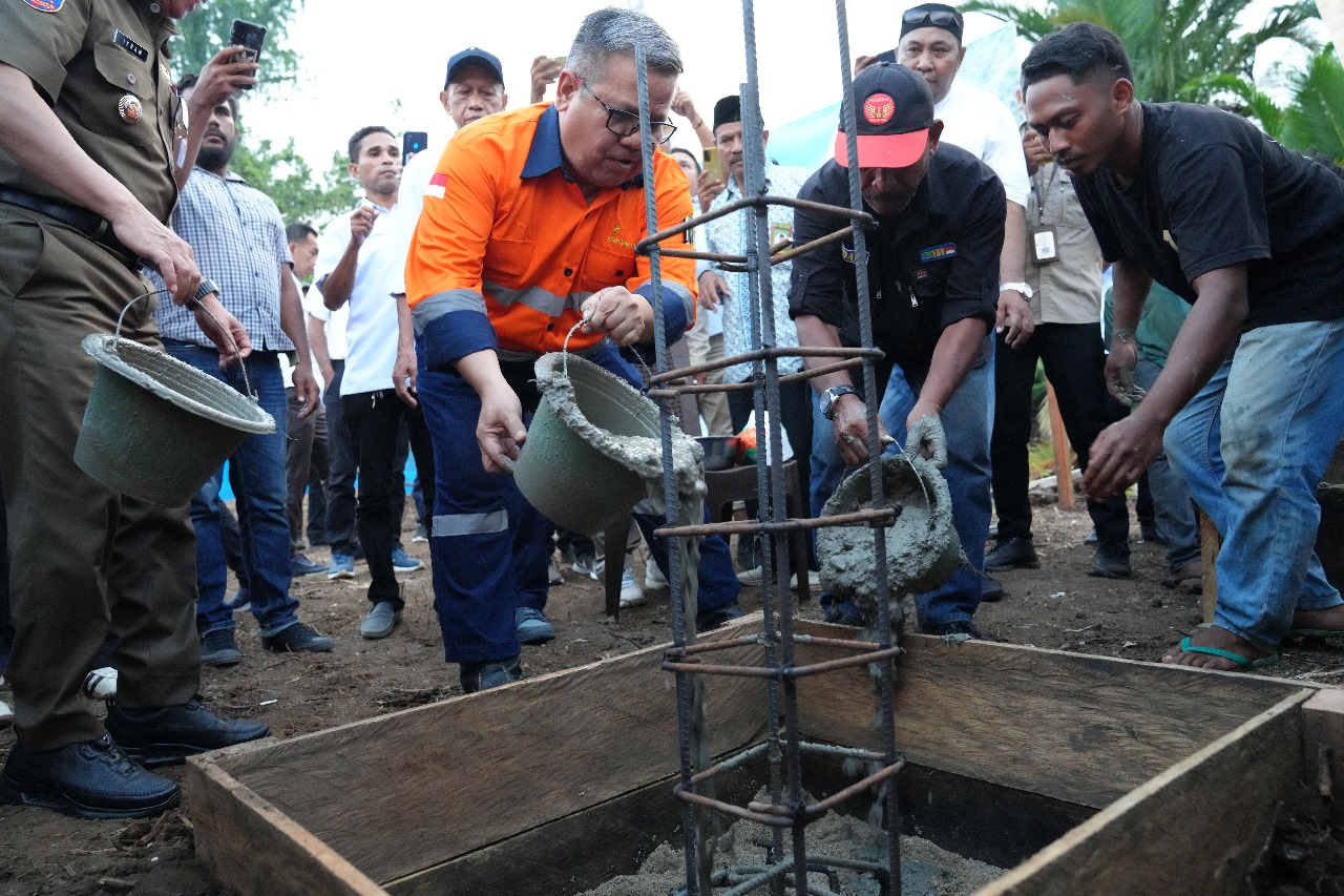 KTT WBN, Iwan Kurniawan secara simbolis memulai pengerjaan proyek fasilitas air bersih di Weda