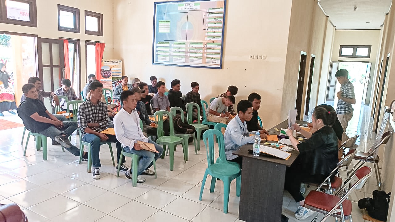 PT. IWIP saat melakukan perekrutan karyawan di wilayah Oba, Kota Tidore Kepulauan, Maluku Utara, pada beberapa waktu lalu.(Foto : Istimewa).
