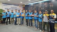 Foto bersama General Manager PLN UIW MMU, Awat Tuhuloula beserta Manajemen dan seluruh petugas yang sedang siaga