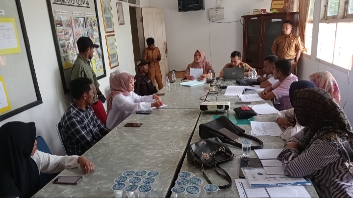 Kepala Badan Kepegawaian Daerah dan Sumberdaya Manusia (BKDSDM) Kabupaten Kepulauan Sula Fadila Waridin, Mengelar pertemuan dengan peserta yang tidak lulus seleksi PPPK Guru tahun 2023.