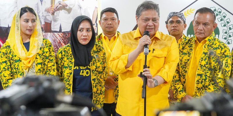 Ketua Umum DPP Partai Golkar, Airlangga Hartarto, bersama sejumlah kader/Ist
