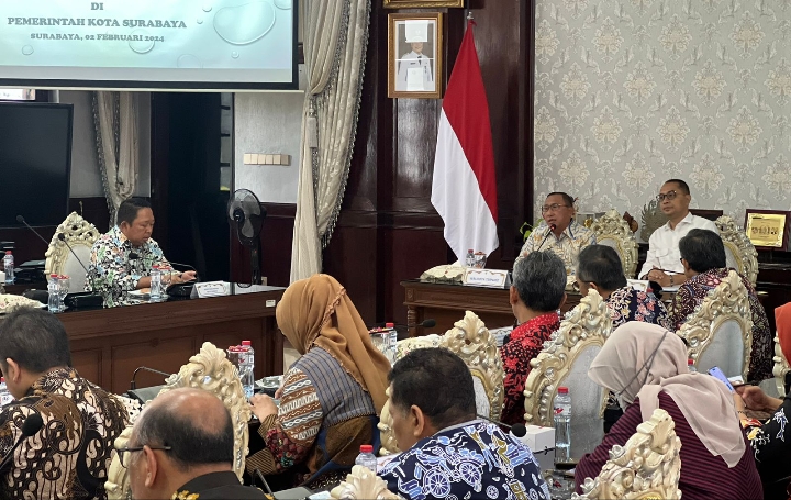 Wali Kota Ternate, M. Tauhid Soleman bersama rombongan Pimpinan OPD melakukan kunjungan kerja ke Kantor Wali Kota Surabaya, Jumat 2 Februari 2024.(Foto : Istimewa).