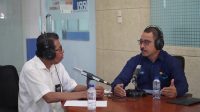General Manager PLN UIW MMU, Awat Tuhuloula menghadiri interview di Kantor Radio Republik Indonesia (RRI) Ambon