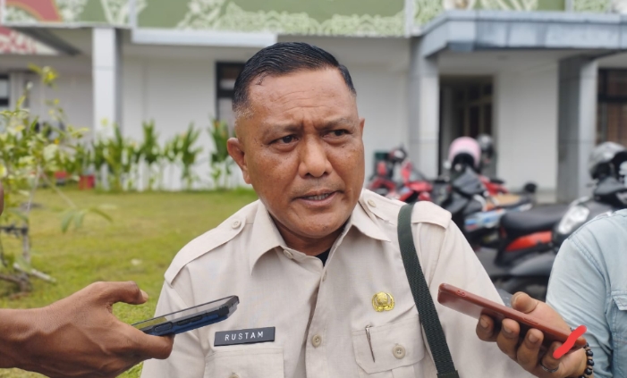 Kepala Dinas Pariwisata Ternate, Rustam P Mahli.(Foto : Ist).