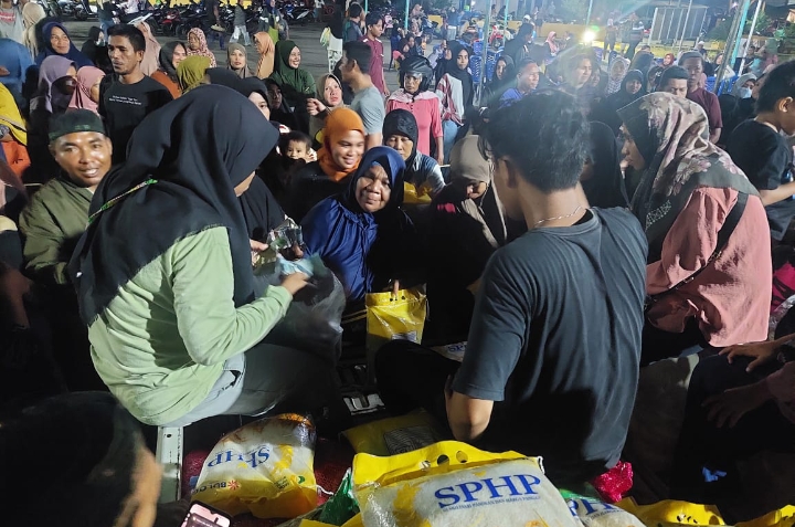 Gerakan pangan murah dipusatkan di lokasi Wisata Religi depan Masjid Agung Baitullrahman, Kota Daruba, Kecamatan Morotai Selatan, Selasa 27 Maret 2024.