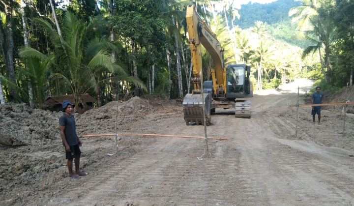 warga memboikot proyek pembangunan jalan di Desa Cempaka di Kecamatan Morotai Jaya, Kabupaten Pulau Morotai, Kamis 28 Maret 2024.