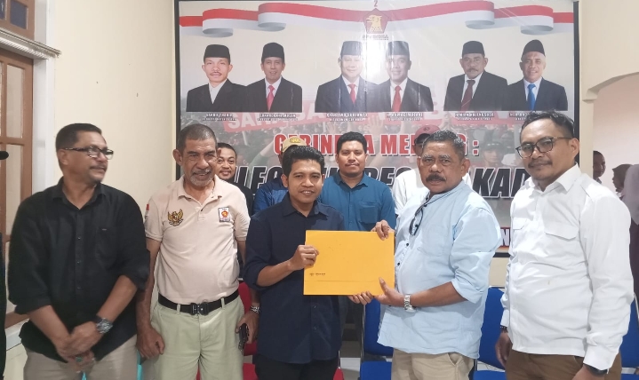 Irman Saleh resmi mengambil formulir Partai Gerindra untuk mendaftarkan diri sebagai Calon Wali Kota Ternate pada Pemilu 2024.