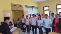 Belasan anggota Panitia pengawas Kelurahan/Desa (PKD) di wilayah Kecamatan Kao Utara saat di lantik pada Sabtu  (1/6/2024).