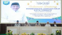 Wali Kota Ternate M. Tauhid Soleman menyambut kedatangan 55 orang jemah haji kloter pertama Kota Ternate yang tiba pada Kamis (4/7/24).