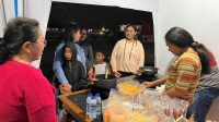 Antuasias Pengunjung saat menyaksikan demo memasak dari Ibu-ibu PIKK