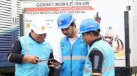 Petugas melakukan Checklist dan pemeriksaan akhir kesiapan pengamanan pasokan listrik, Lok: lapangan merdeka, Ambon