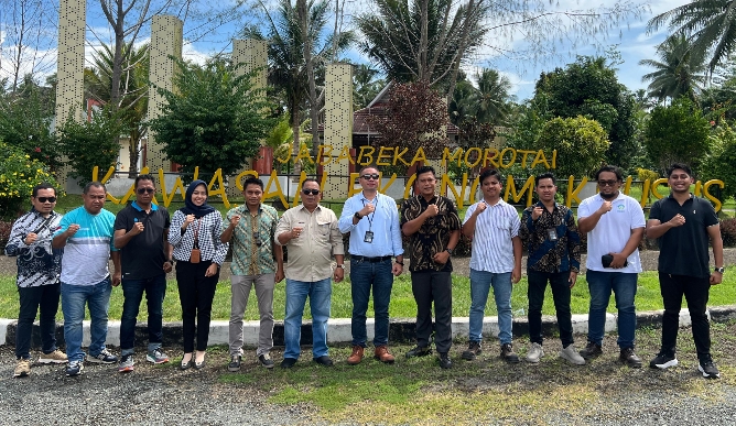 Foto bersama PLN setelah melaksanakan pertemuan (Istimewa).