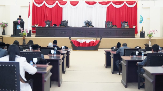 Paripurna DPRD Kabupaten Halmahera Utara dengan agenda Penandatanganan KUA-PPAS tahun 2026 dan Penutupan Masa Sidang tahun 2025.[Foto : Maikel/beritadetik.id).