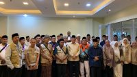 Wali Kota Ternate, M. Tauhid Soleman saat melakukan pelepasan terhadap Jemaat Calon Haji Kota Ternate, Maluku Utara.(Istimewa).