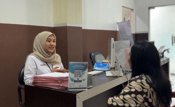 PT PLN (Persero) Unit Induk Wilayah Maluku dan Maluku Utara (UIW MMU) saat melakukan pelayanan calon pemasang baru listrik.(dok : PLN).