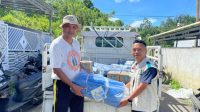 Penyaluran bantuan kemanusiaan bagi masyarakat terdampak bencana longsor di Komplek Residen BTN Gadihu Indah RT 004/RW 013, Desa Batu Merah, Kota Ambon.